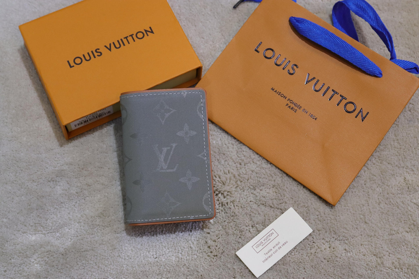 LV card wallet
