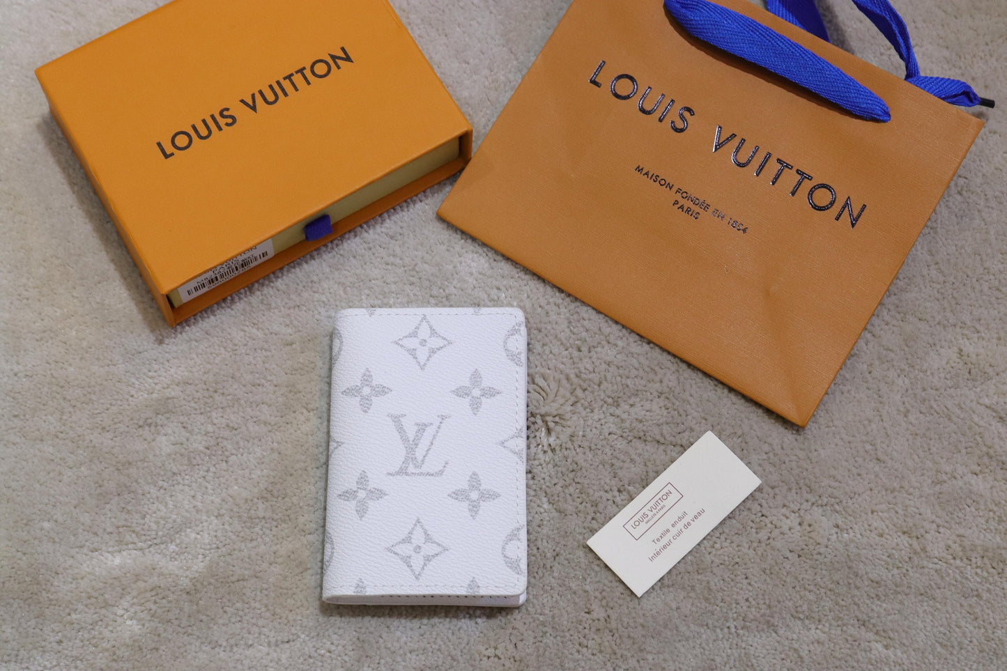 LV card wallet