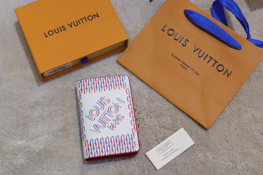 LV card wallet
