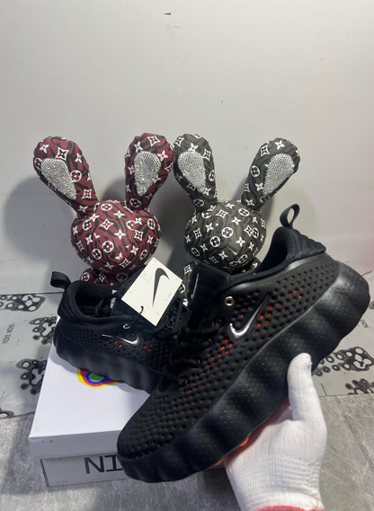 Mind 002 sneaker in the Black/Hyper Crimson🖤🐞