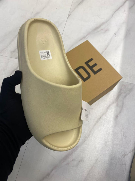 Yeezys Slide White
